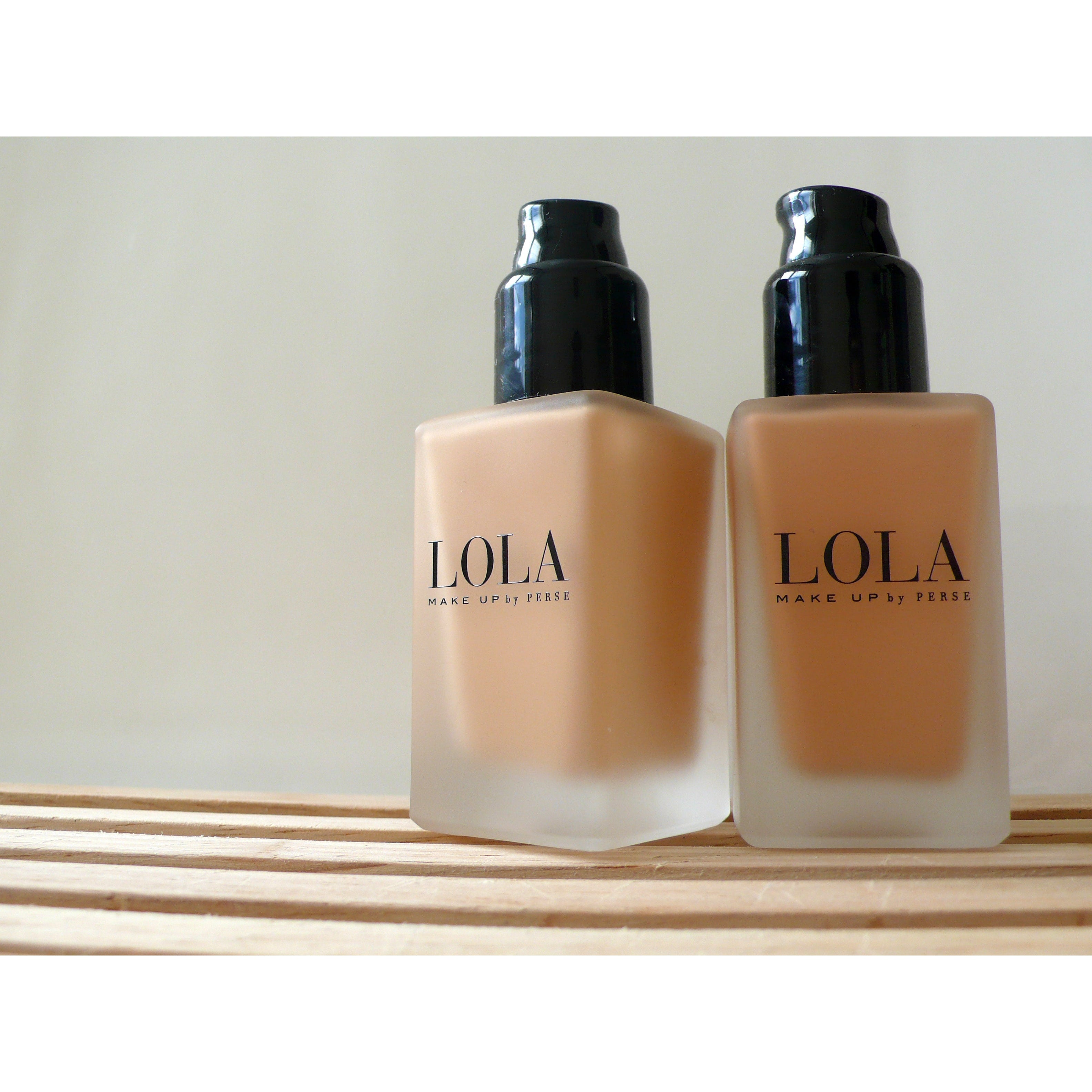 Lola Balancing Oil Free Liquid Foundation Spf 15 (Variation)