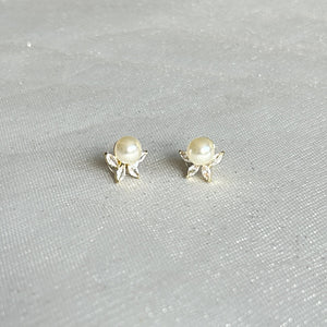 QueenMee Pearl Stud Earrings with Crystal Vintage Inspired Earrings