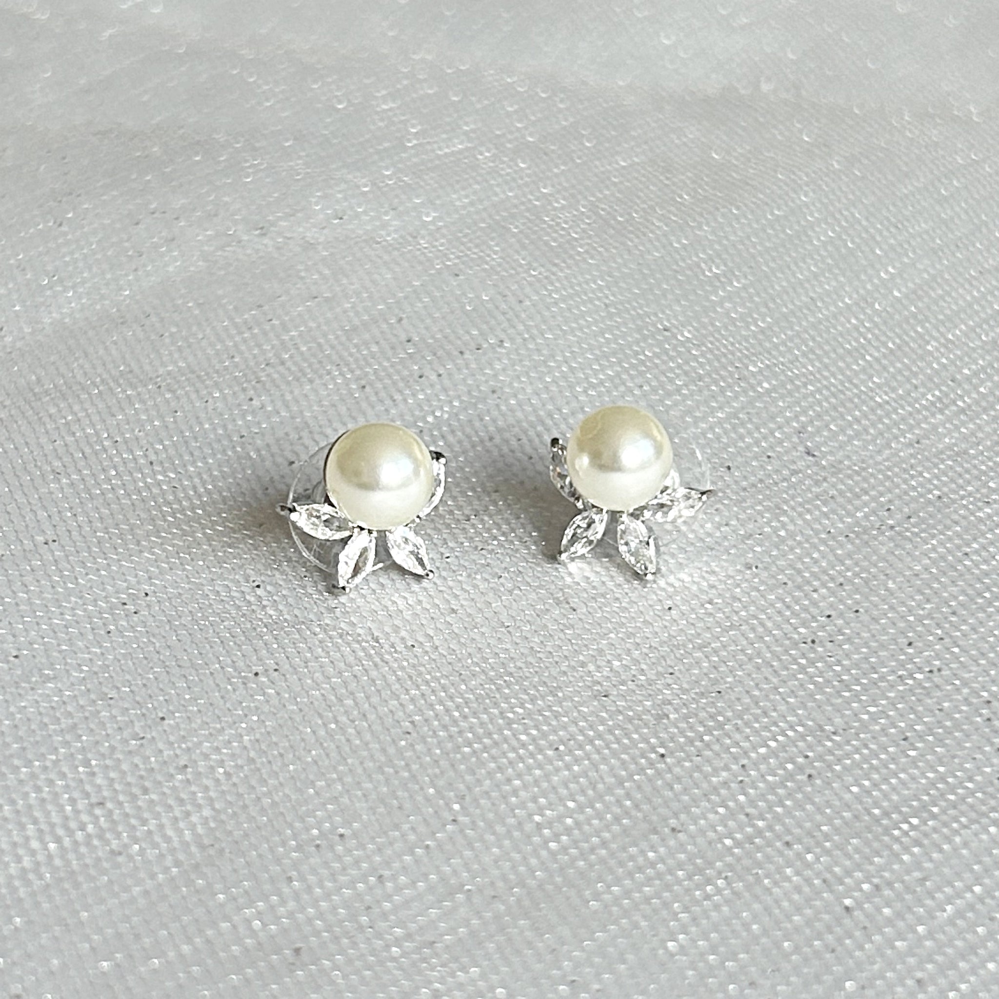 QueenMee Pearl Stud Earrings with Crystal Vintage Inspired Earrings