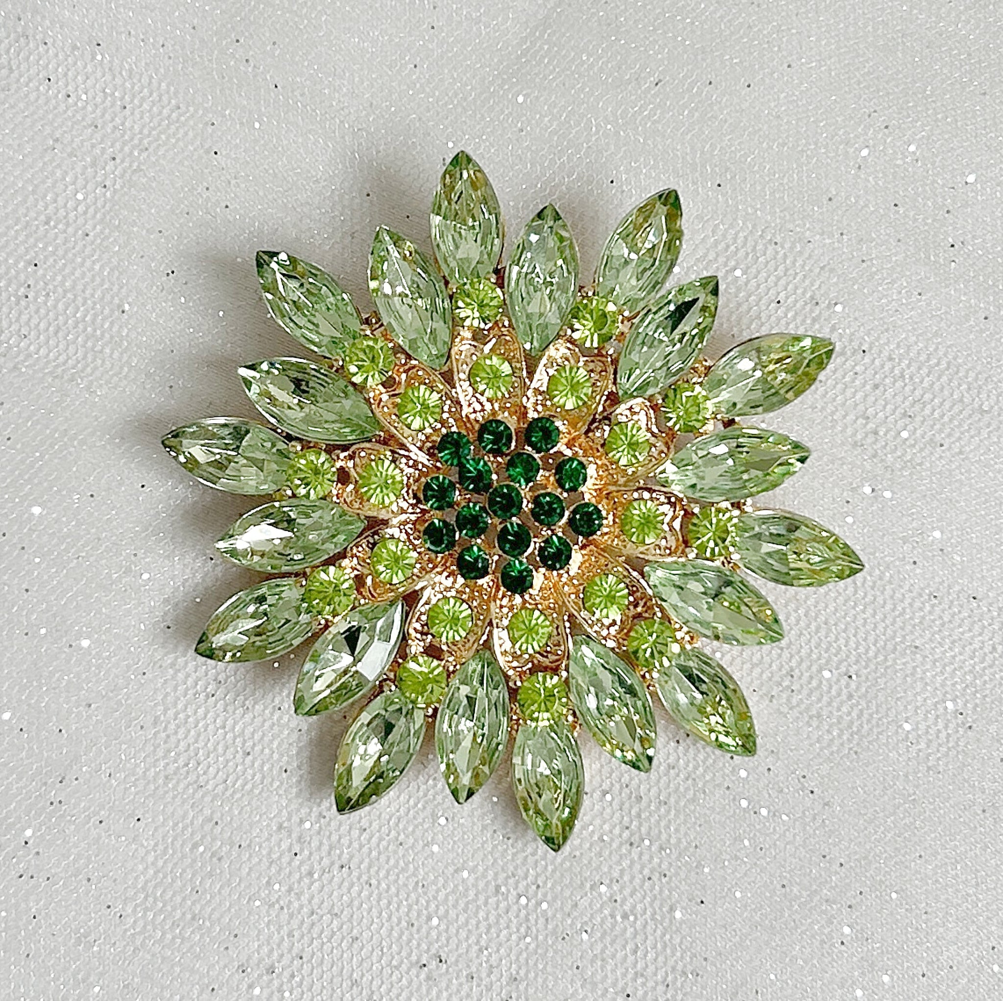 QueenMee Vintage Brooch Large with Crystal