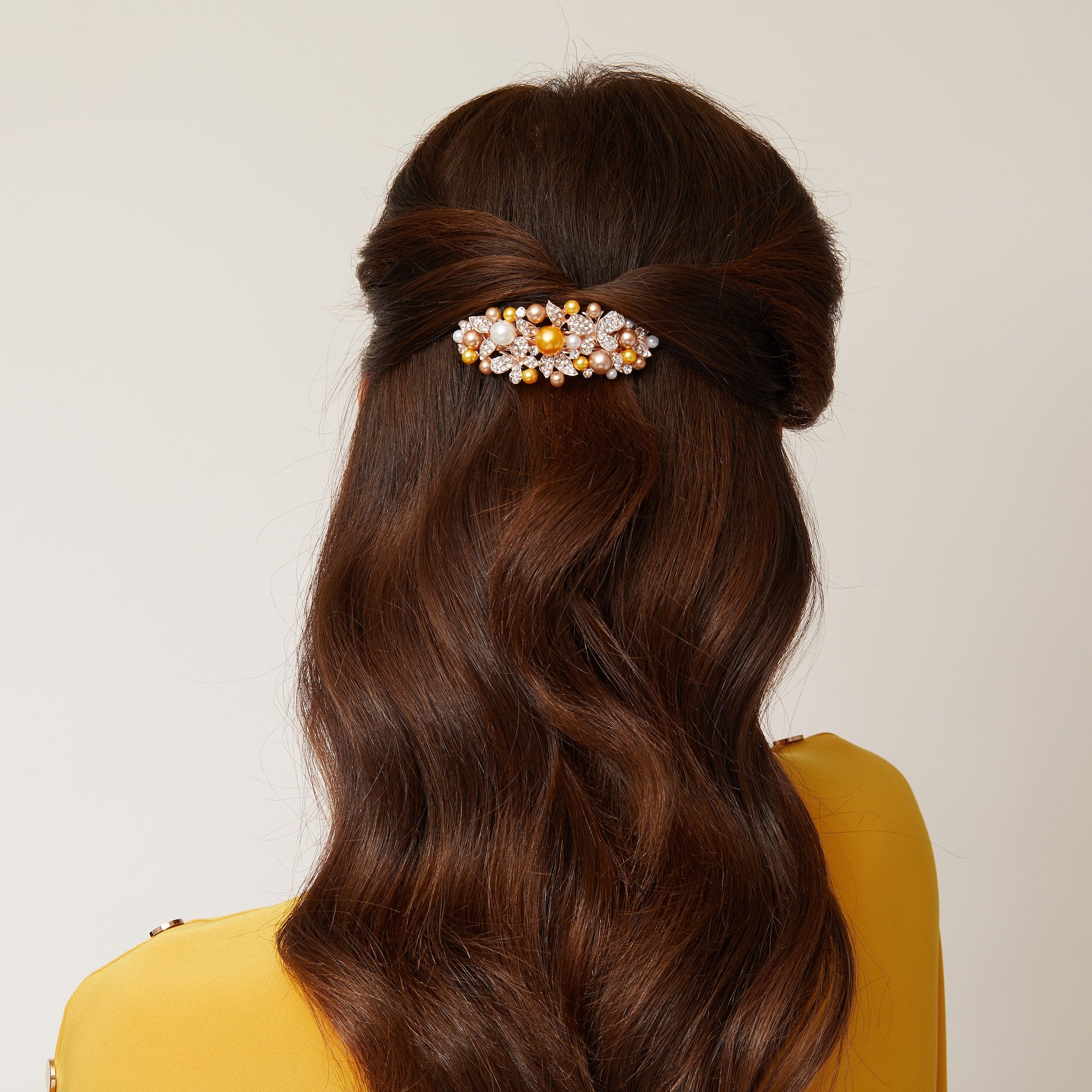 QueenMee Gold Pearl Hair Clip