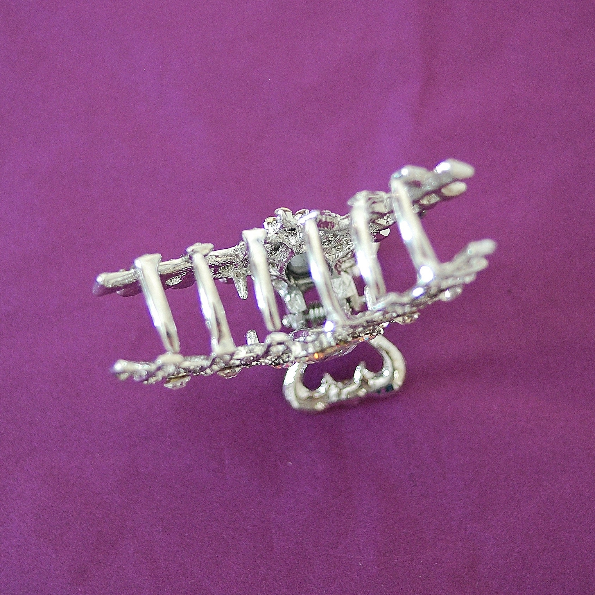 QueenMee Silver Claw Hair Clip with Diamante