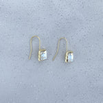 Load image into Gallery viewer, QueenMee Small Drop Earrings Crystal in Gold
